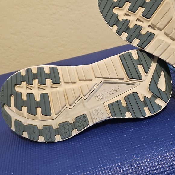 Hoka One One - Graviota 4, Size 8.5 D (Wide) - Picture 9 of 15